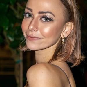 Meet your Posher, Amira